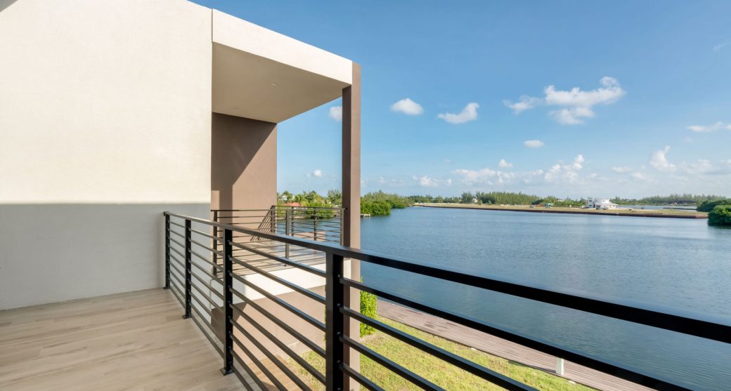 balcony.jpg