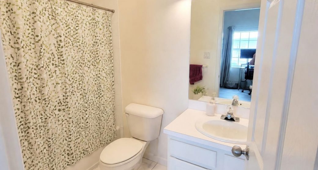 decluttered-bathroom-2-.jpg